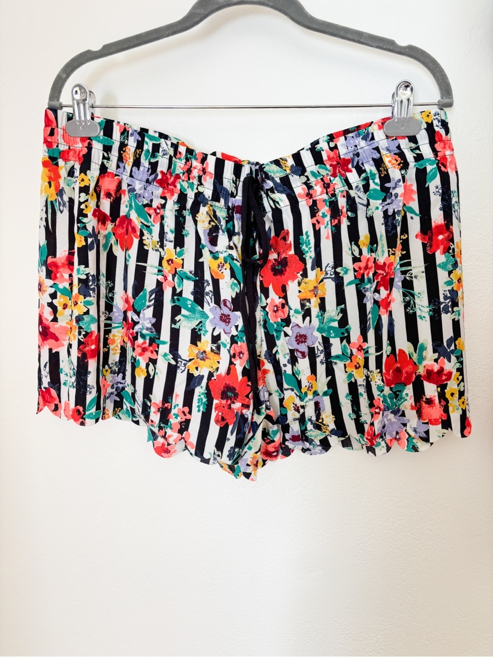 Black & White Striped Floral Pajama Shorts with Drawstring and Scalloped Edge XL